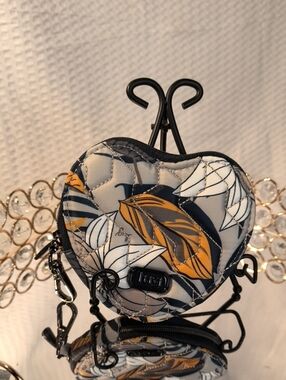 Lug Heart Pouch in the Lily Grey tropical leaf pattern